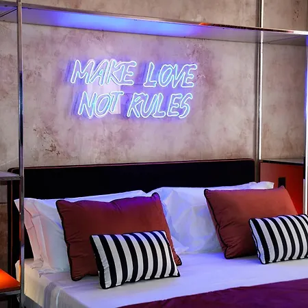 Kind Places - Experience Naples